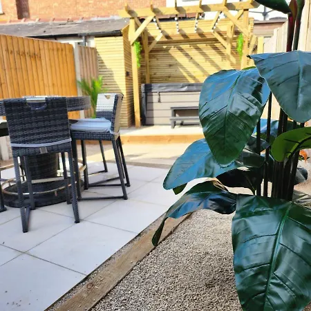 Xxhot Tubxx 4Bed Semi, Sleeps 8, 2 Bathrooms-2
