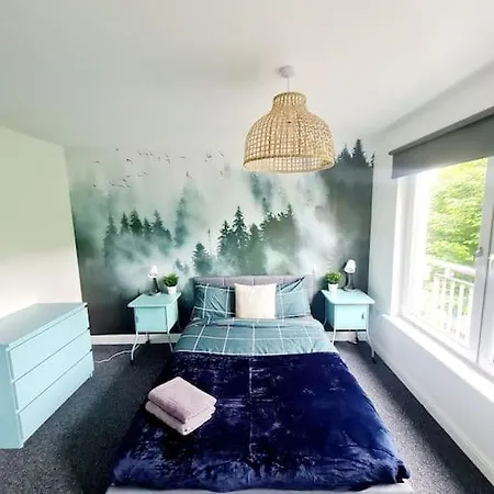 Spacious 5Bed House, Free Parking, No Party !-3