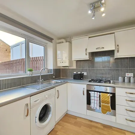 The Metcombe - Holiday Home With Free Parking - 10 Minutes Walk To Coop Live Arena & Etihad Stadium-3