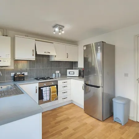 The Metcombe - Holiday Home With Free Parking - 10 Minutes Walk To Coop Live Arena & Etihad Stadium-2