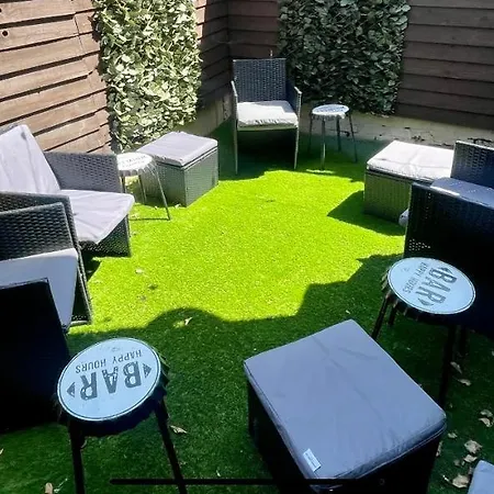 4 Bed 4 Bath House With Free Parking, 5 Mins To Lfc And 15 Mins To City Centre-2
