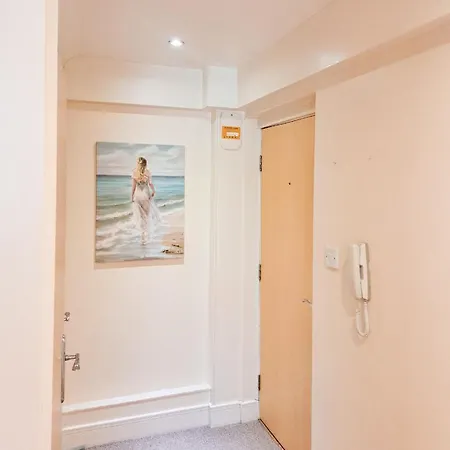 Wimbledon Apartment-3