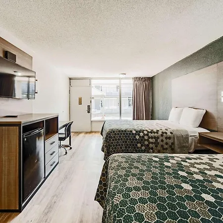 Econo Lodge Inn & Suites Near Bricktown-2