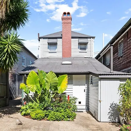 Amelia Terrace - House In Brisbane City Central-3