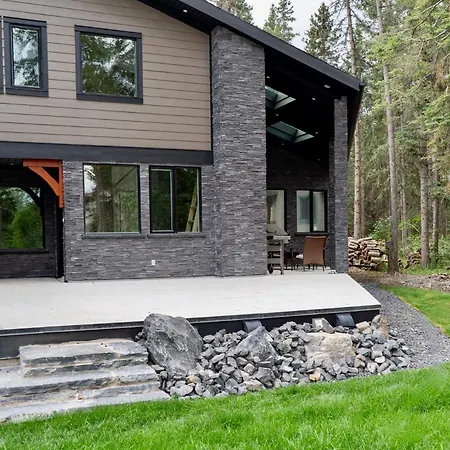 Romantic Luxury Retreat With Private Sauna & Spa, Pet Friendly, Elkside Hideout B&B-2