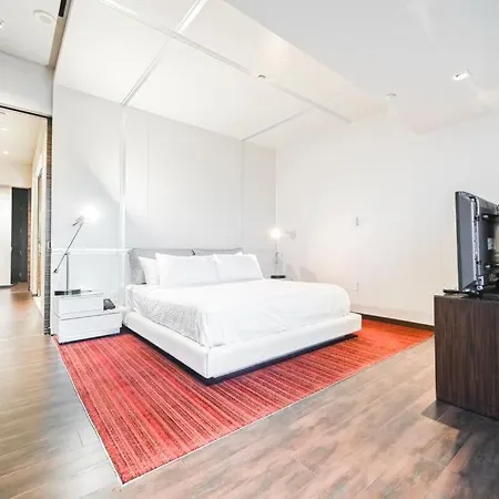 Intimo Palms Place Penthouse-2