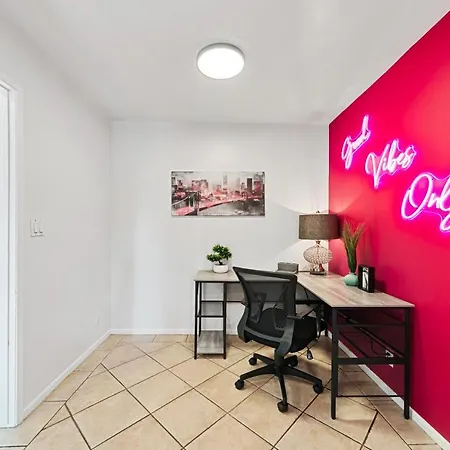 Beverly Hills Chic 2 Bed 2Bath With Patio And Parking 309-3
