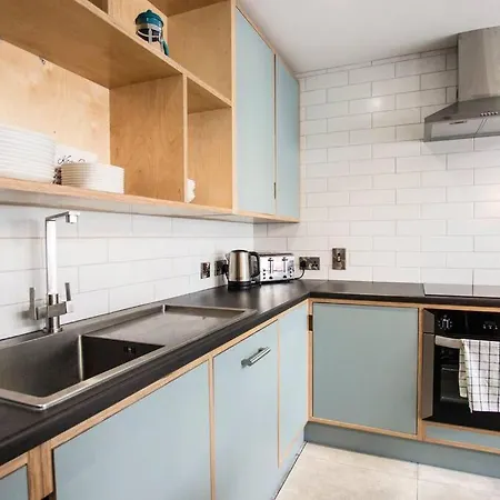 Modern City Centre Rooms-3