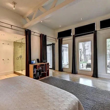 Modern Farm House In Heart Of The City- Sleeps 12-2