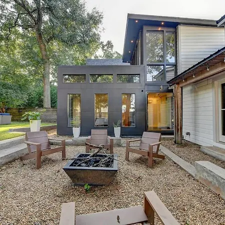 Modern Farm House In Heart Of The City- Sleeps 12-3