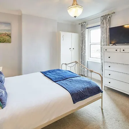 Host & Stay - Allium House-3