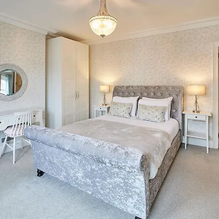 Host & Stay - Allium House-2