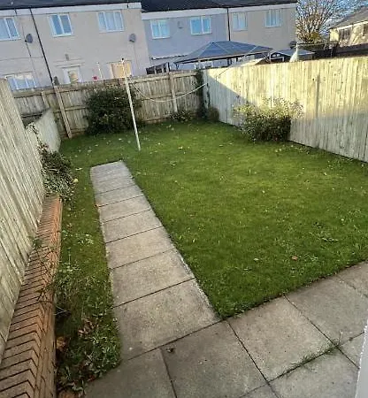 Entire 3 Bedrooom Holiday Home-3