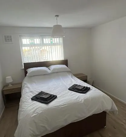 Entire 3 Bedrooom Holiday Home-2