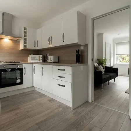 2 Bdr House By Caledonia Luxe Stays Short Lets & Serviced Accommodation Glasgow-2