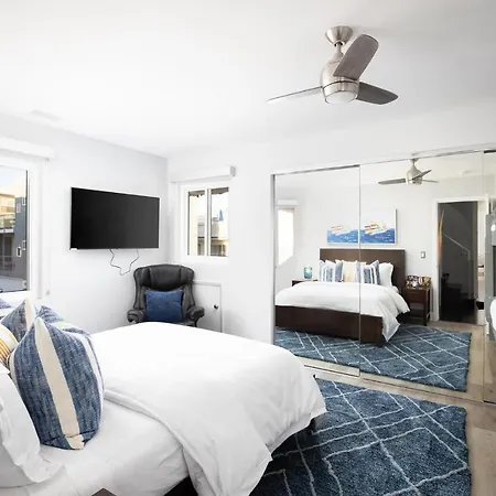 Oceanfront, Two-Level Condo With Stunning View, Decks, Fast Wifi & Fireplace-3