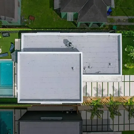 Design House -Heated Pool -Big Yard -Gated Parking-2