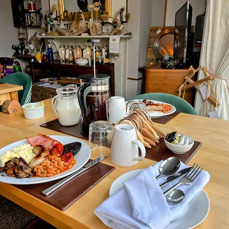 Kelston Guest House-2