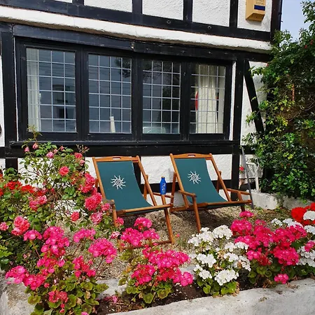 Bournemouth Secluded Cottage 10Mins Walk To Beach-3