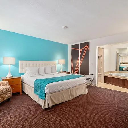 Howard Johnson By Wyndham Traverse City-2
