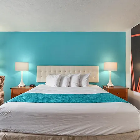Howard Johnson By Wyndham Traverse City-3