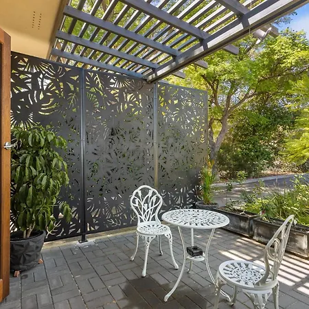 Haven Studio Hideaway Near Airport-2