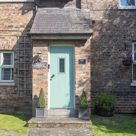 Pinfold Cottage York-2