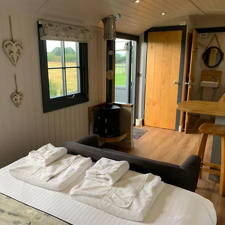 Springwood Shepherd Huts Glamping York-3