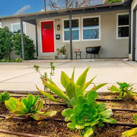 Beautiful 3 Bed 1 Bath Designer Home + Hot Tub-3
