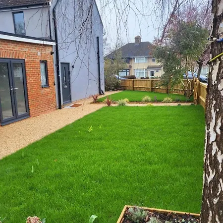 New, Modern 4 Bed, 3 Bath House ,Free Parking-3