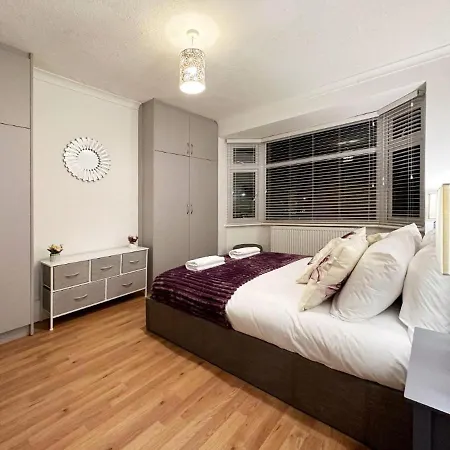 Charming 3-Bedroom Family Home-2