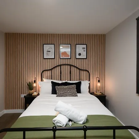 Benjamin Suite - Modern 3Br Apartment With Parking & Wifi-3