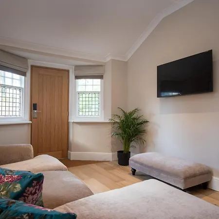 Rowton Hall Hotel And Spa-2