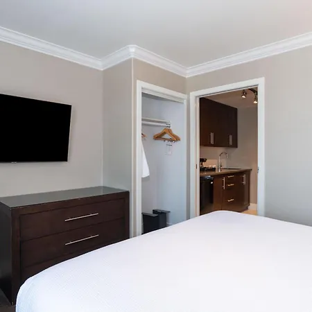 Sandman Signature Edmonton South Hotel-2
