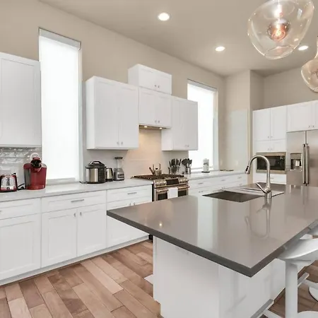Beautiful Luxurious Houston Galleria Home-3