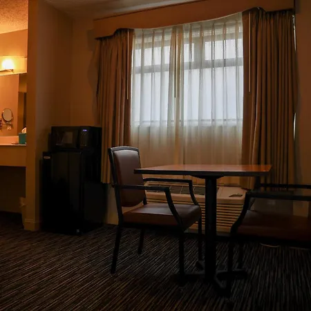 City Center Inn And Suites-3