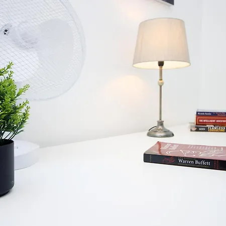 Modern Guesthouse, Fast Wi-Fi, Street Free Parking, Central, Fully Equipped-2