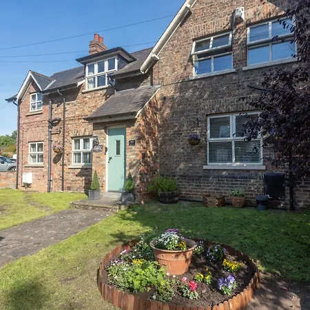 Pinfold Cottage York-3