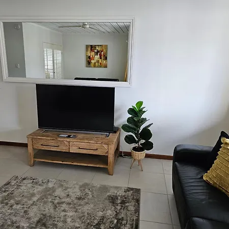 Airlie Seaview Apartments-3