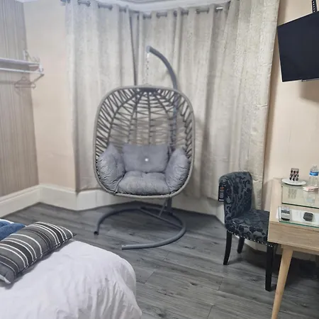 Highfields House - Free Wifi - Free Local Parking-3
