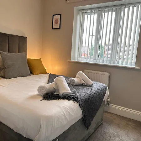 New Stylish House - Sleeps 7 - Free Parking - Contractors Welcome - Wifi-3