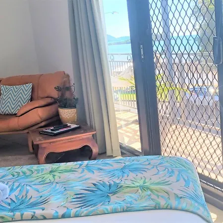 Whitsunday Waterfront Apartments-2