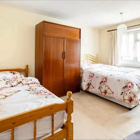 London Stratford Holiday Home-2