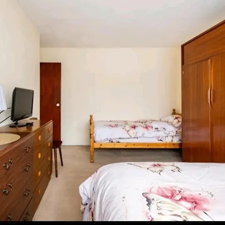 London Stratford Holiday Home-3