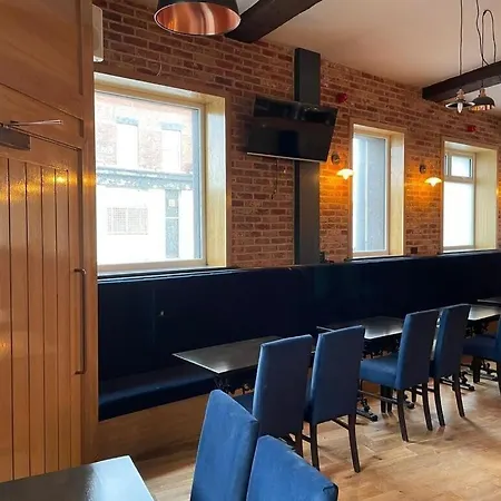 The Royal Crest Hotel & Bar By Oyo-2