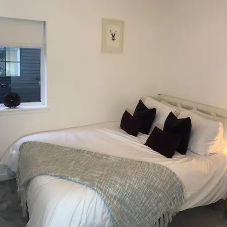 Kaimes Kip: Stylish Edinburgh Five Bedroom Home-2