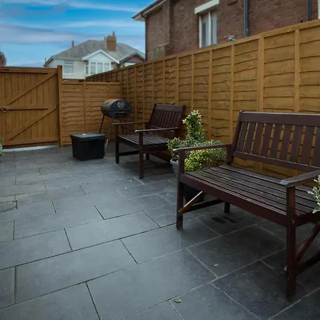 Arnside - Spacious 10-Bedroom Seaside Cottage With Hot Tub-2