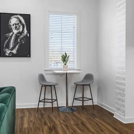 Large Patio, Rooftop Deck And Garage, 3 Miles To Broadway-3