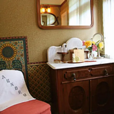 The Jabberwock Bed & Breakfast-3