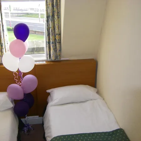 The Waldorf - Near Pleasure Beach & Sandcastle-3